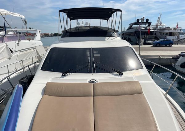 Azimut 46 image