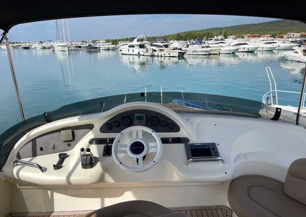 Azimut 46 image