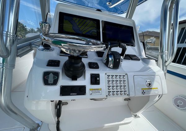 Intrepid 400 Center Console image