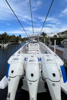 Intrepid 400 Center Console image