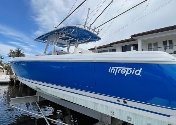 Intrepid 400 Center Console image