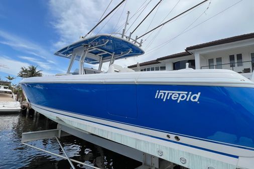 Intrepid 400 Center Console image