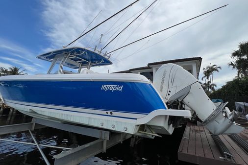 Intrepid 400 Center Console image