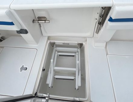 Intrepid 400 Center Console image