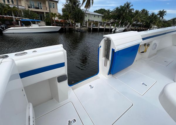 Intrepid 400 Center Console image