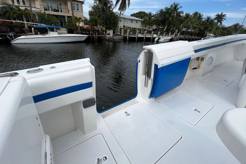 Intrepid 400 Center Console image