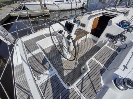 Beneteau Oceanis 37 image