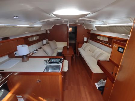 Beneteau Oceanis 37 image