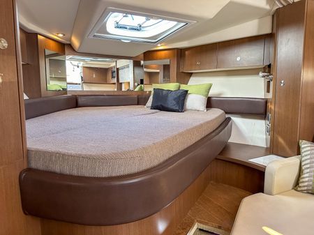 Sea Ray Sundancer 350 Coupe image