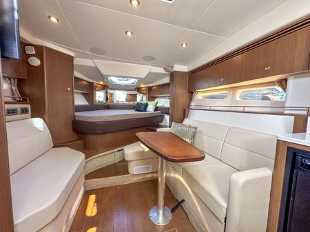 Sea Ray Sundancer 350 Coupe image