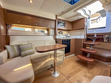 Sea Ray Sundancer 350 Coupe image