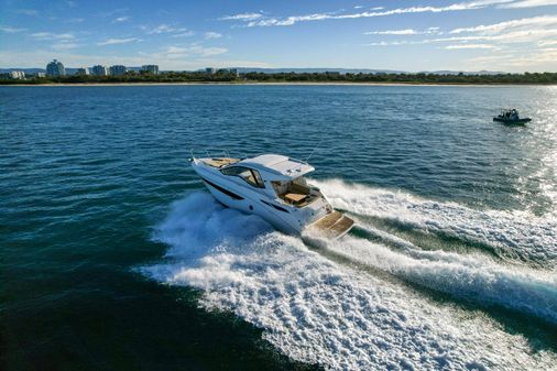 Sea Ray Sundancer 350 Coupe image