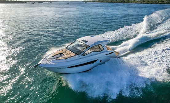 Sea Ray Sundancer 350 Coupe image