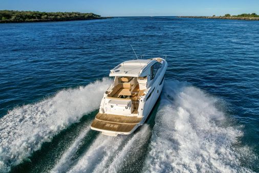 Sea Ray Sundancer 350 Coupe image