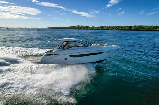 Sea Ray Sundancer 350 Coupe image