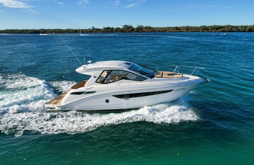 Sea Ray Sundancer 350 Coupe image