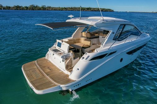 Sea Ray Sundancer 350 Coupe image