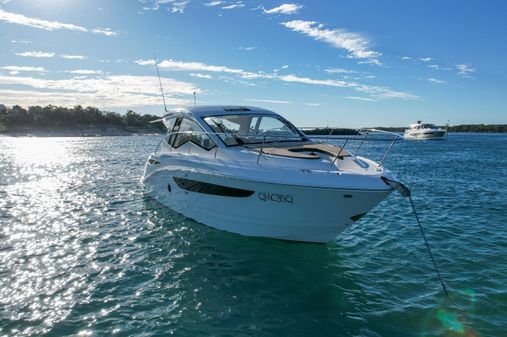 Sea Ray Sundancer 350 Coupe image