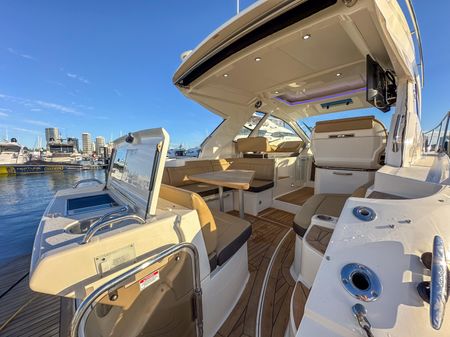 Sea Ray Sundancer 350 Coupe image