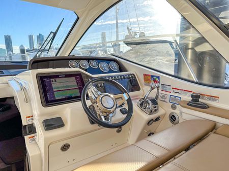 Sea Ray Sundancer 350 Coupe image