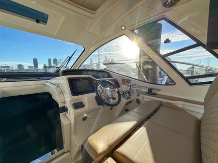 Sea Ray Sundancer 350 Coupe image