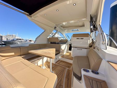 Sea Ray Sundancer 350 Coupe image