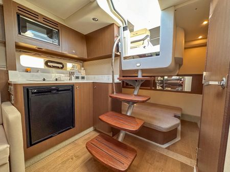 Sea Ray Sundancer 350 Coupe image