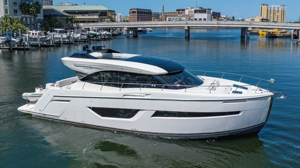 Carver C52 Coupe 