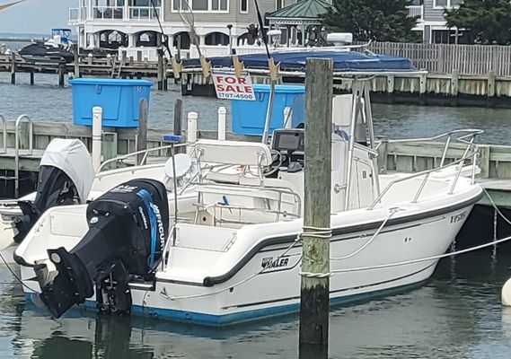 Boston-whaler 210-OUTRAGE - main image