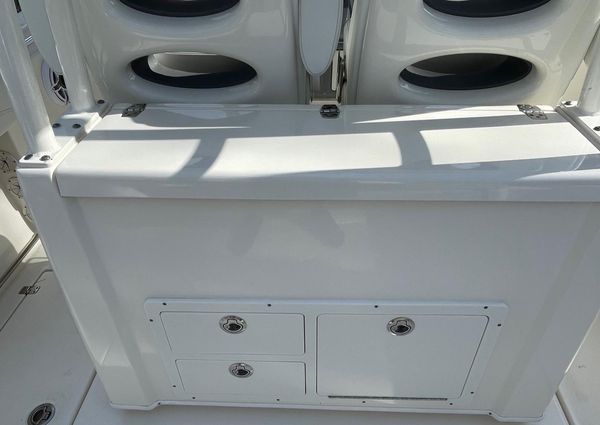 Cobia 301-CENTER-CONSOLE image