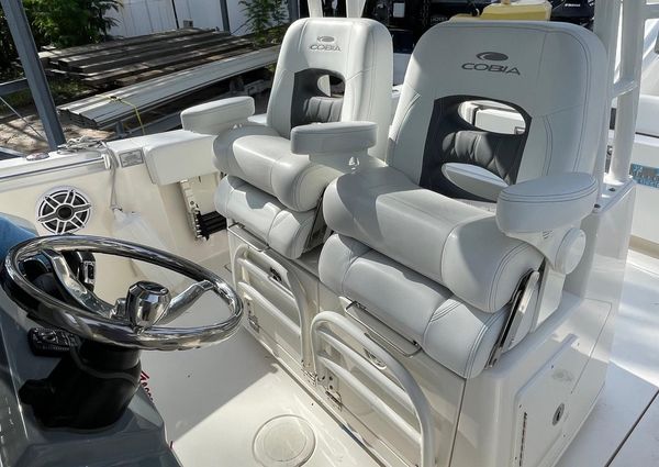 Cobia 301-CENTER-CONSOLE image