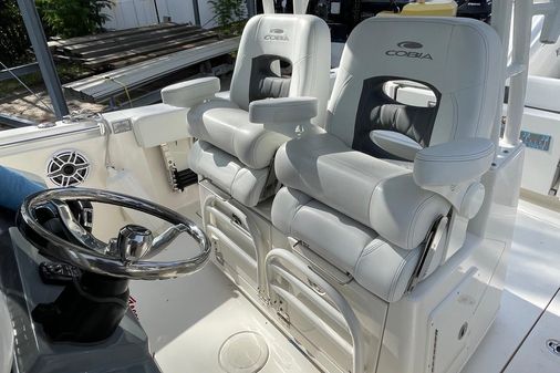 Cobia 301-CENTER-CONSOLE image