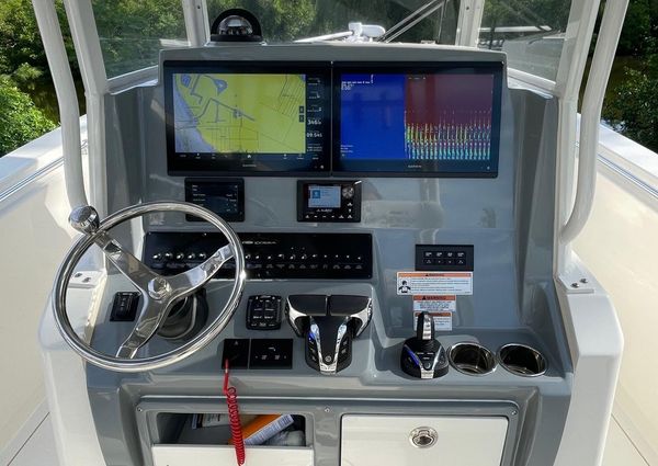 Cobia 301-CENTER-CONSOLE image