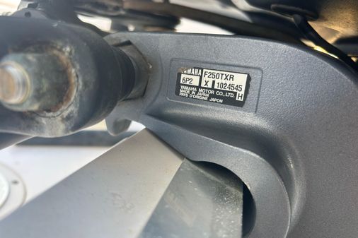 Grady-White Express 330 image