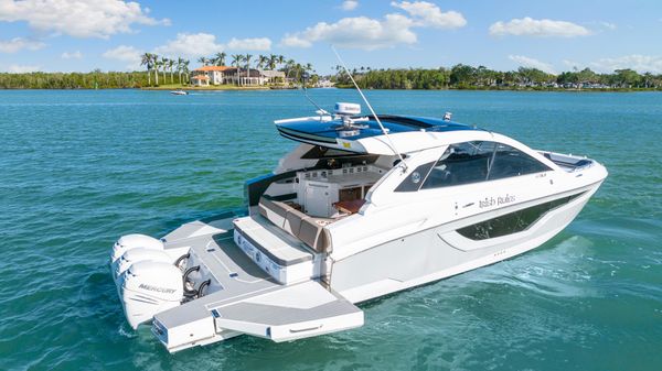 Cruisers Yachts 42 GLS Outboard