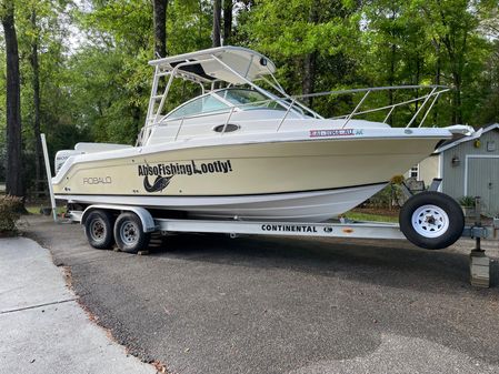 Robalo R265 Walkaround image