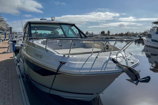 Sea Ray 320 Sundancer Outboard image