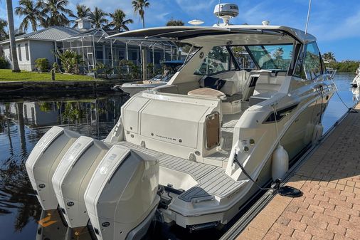 Sea Ray 320 Sundancer Outboard image