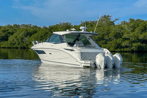 Sea Ray 320 Sundancer Outboard image