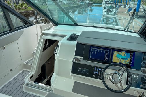 Sea Ray 320 Sundancer Outboard image