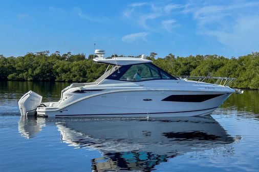 Sea Ray 320 Sundancer Outboard image