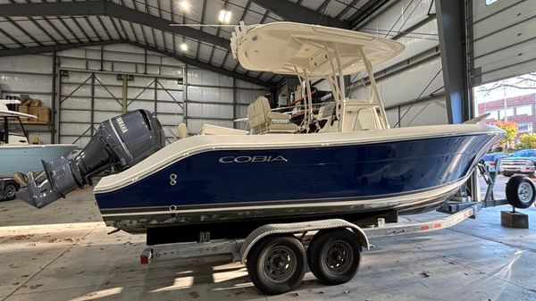 Cobia 237 Center Console 