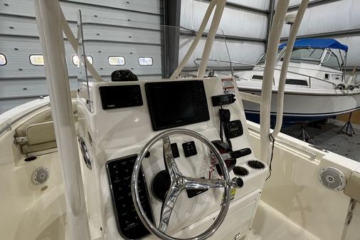 Cobia 237-CENTER-CONSOLE image