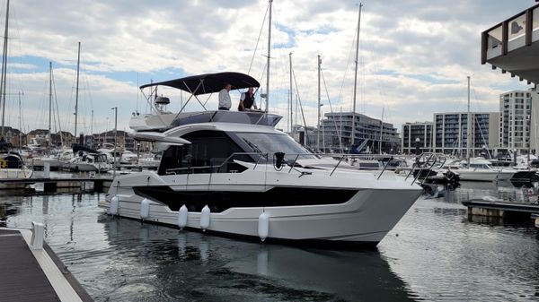 Galeon 400 Fly