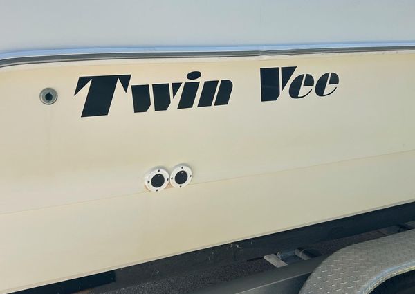 Twin Vee 26 CC image