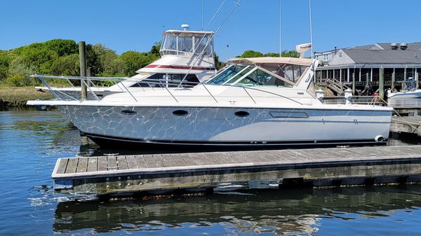 Tiara Yachts 31 Cummins diesel, gen set 