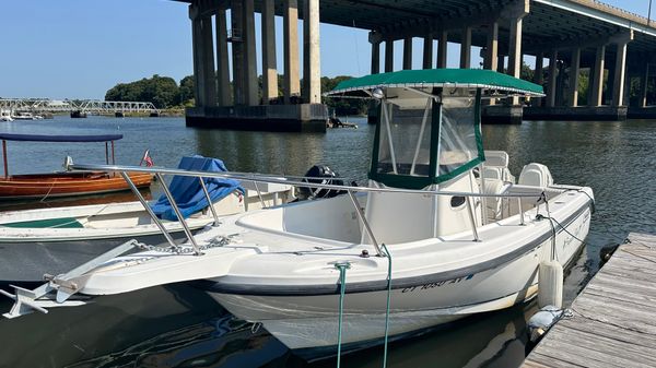 Boston Whaler 230 Outrage 