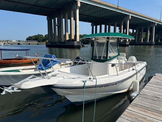 Boston-whaler 230-OUTRAGE - main image