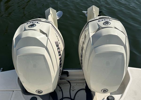 Boston-whaler 230-OUTRAGE image