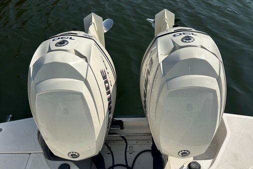 Boston-whaler 230-OUTRAGE image